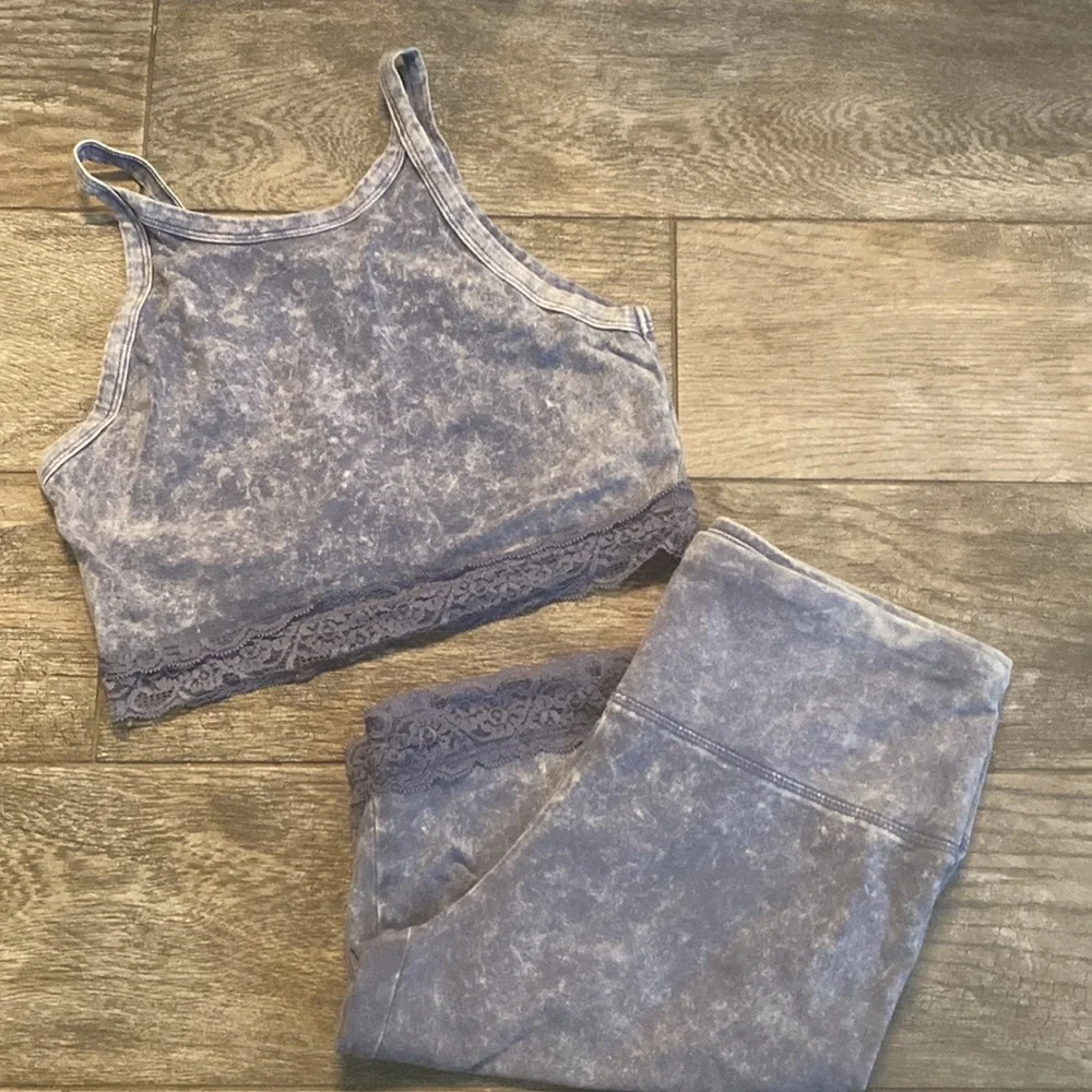 Matching Lounge Set - Picture 2 of 5